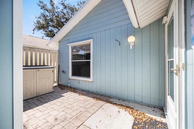 Building Photo - 856 Chatham Dr