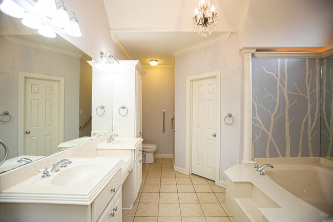 Building Photo - Amazing Woodlands Edge Home