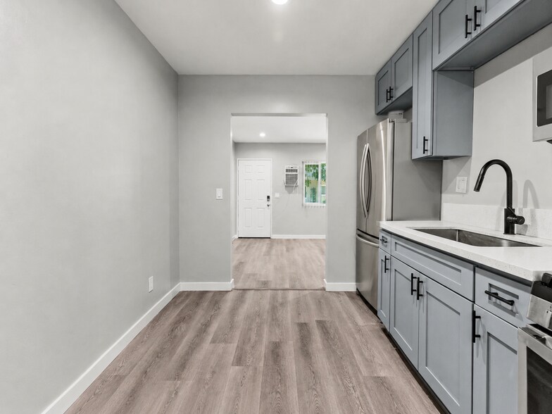Interior Photo - 113-201 South Lillie Avenue