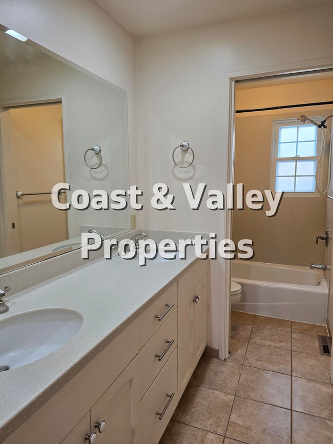 Building Photo - Charming 3-Bedroom Home in Monterey