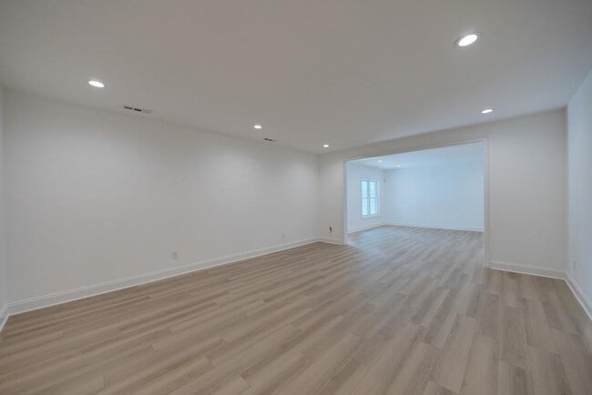 Building Photo - 11760 Stratham Dr