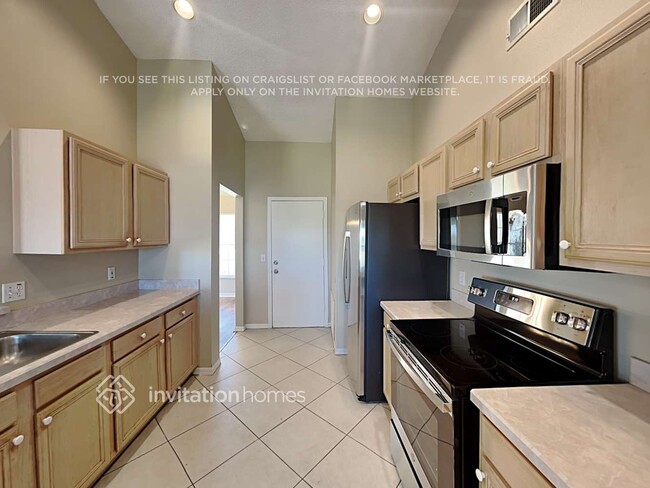 Building Photo - 2311 Hamlin Trail