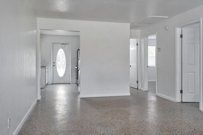 Building Photo - 4882 Jefferson Rd