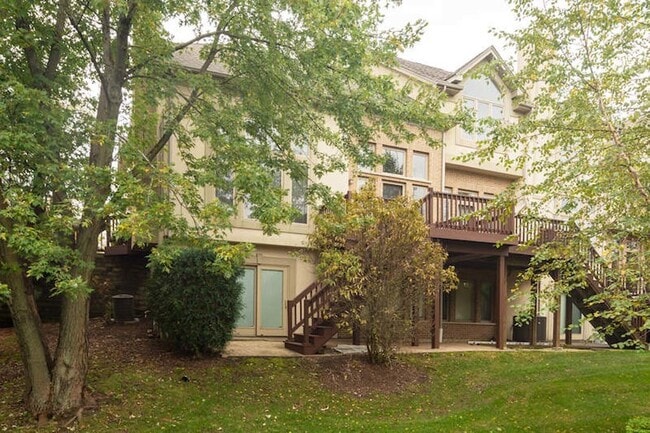 Building Photo - 922 W Chesterfield Ct