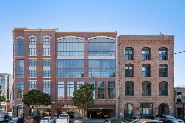 Building Photo - South Beach: Unfurnished 2-Story Condo nea...
