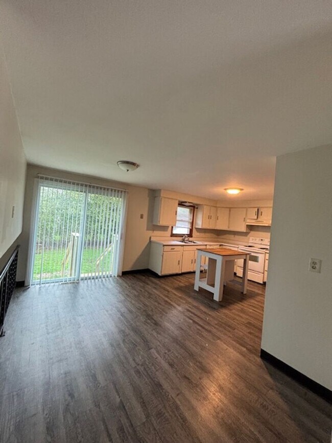 Building Photo - 6463 Wells Dr