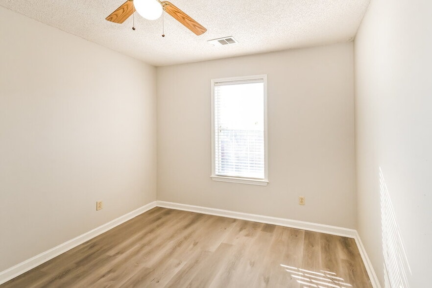 Building Photo - 8748 Clear Sky Path