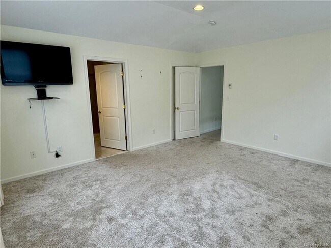 Building Photo - 24 Cobblestone Ln