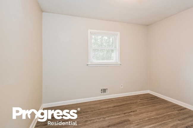 Building Photo - 643 Milford Dr SW