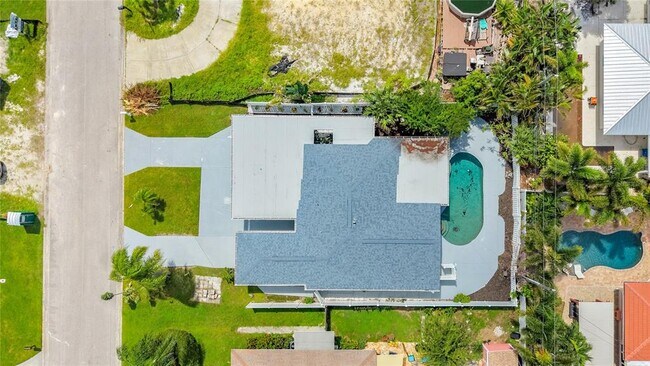 Building Photo - 2472 Tradewinds Dr