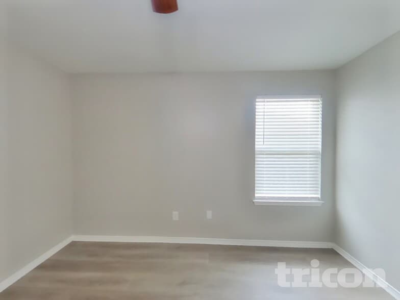 Building Photo - 50 Larkspur Dr