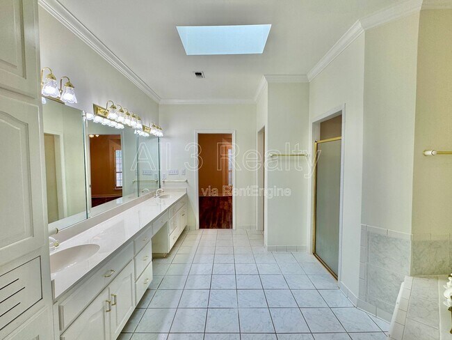 Building Photo - 113 River Chase Ct