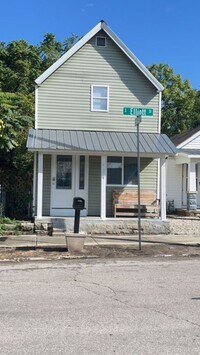 Building Photo - Covered Front Porch