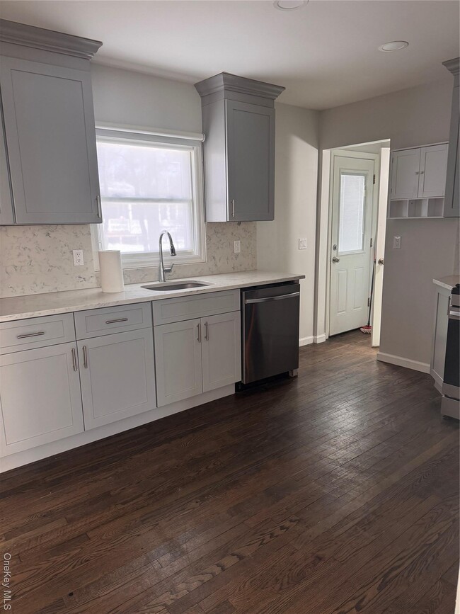 Building Photo - 14 Fenner Ln