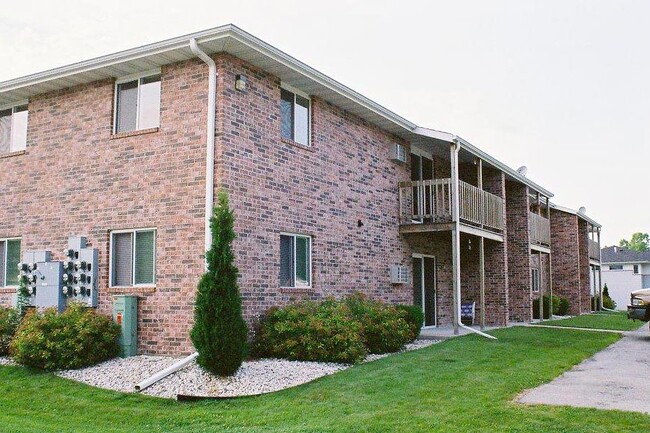 Building Photo - STURGEON BAY APARTMENTS