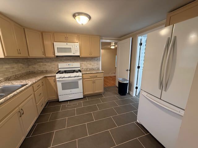 Building Photo - Remodeled Home in Peoria Heights