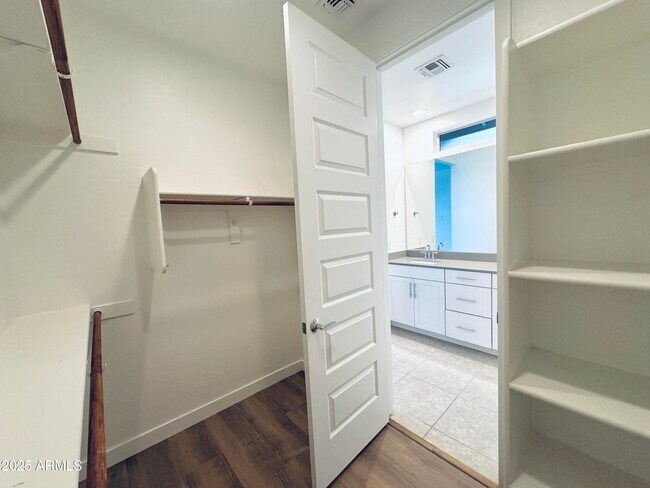 Building Photo - 3729 S 64th Dr
