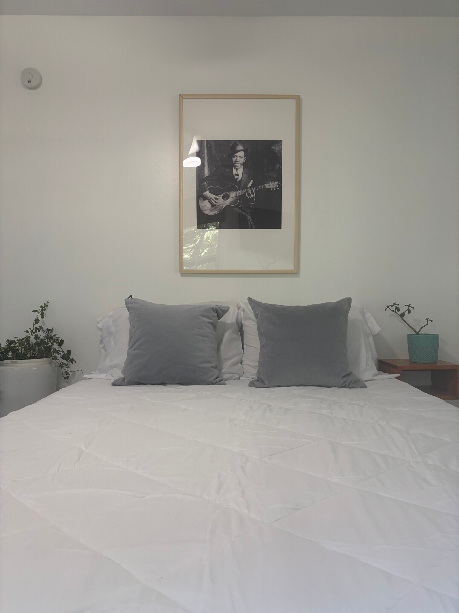 Building Photo - 44 W River Dr