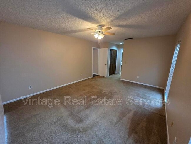 Building Photo - 4604 Landscape Dr