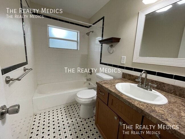 Building Photo - 1159 Fountainhead Dr