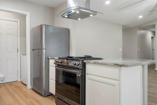 Building Photo - 417 W Birmingham St