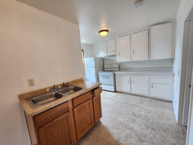Building Photo - 133 Leffert St