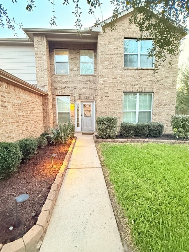 Building Photo - 29607 Legends Green Dr