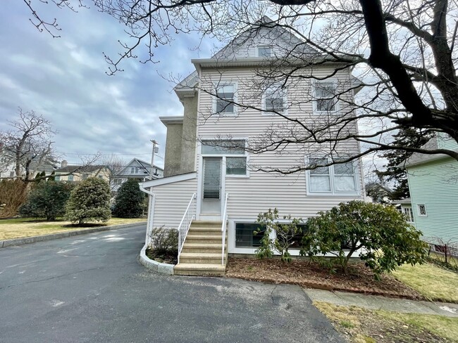 Building Photo - 14 Berrian Pl