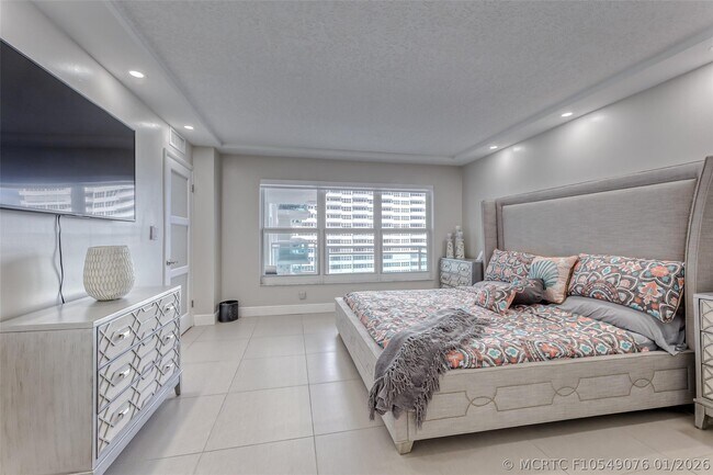 Building Photo - 3900 Galt Ocean Dr