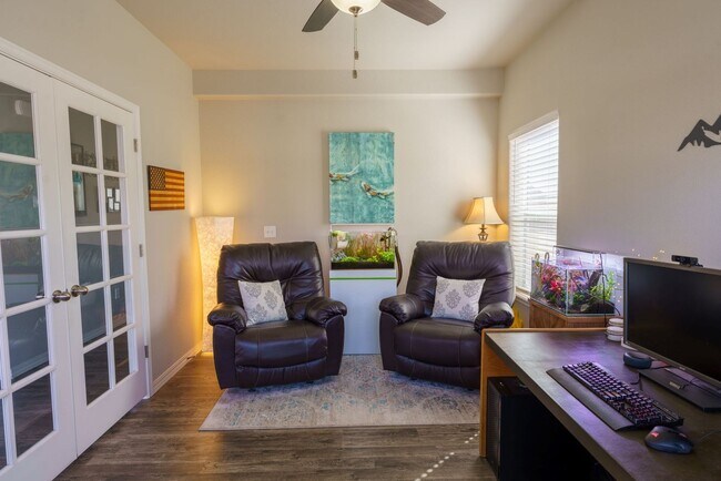 Building Photo - Like new in Ventana! 4 bedroom,3 bath, fen...