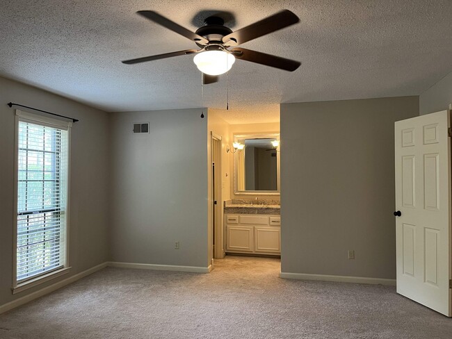 Building Photo - 1800 Allenby Rd