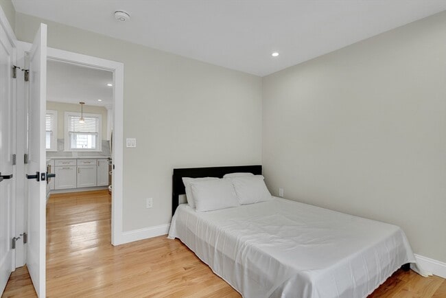 Building Photo - 52 Holyoke St