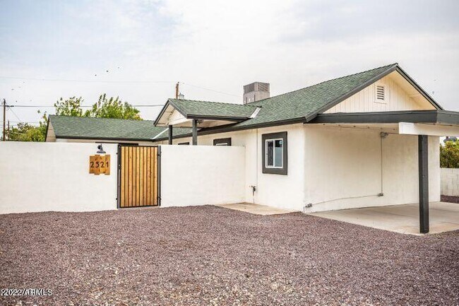 Primary Photo - 2521 N 28th Pl
