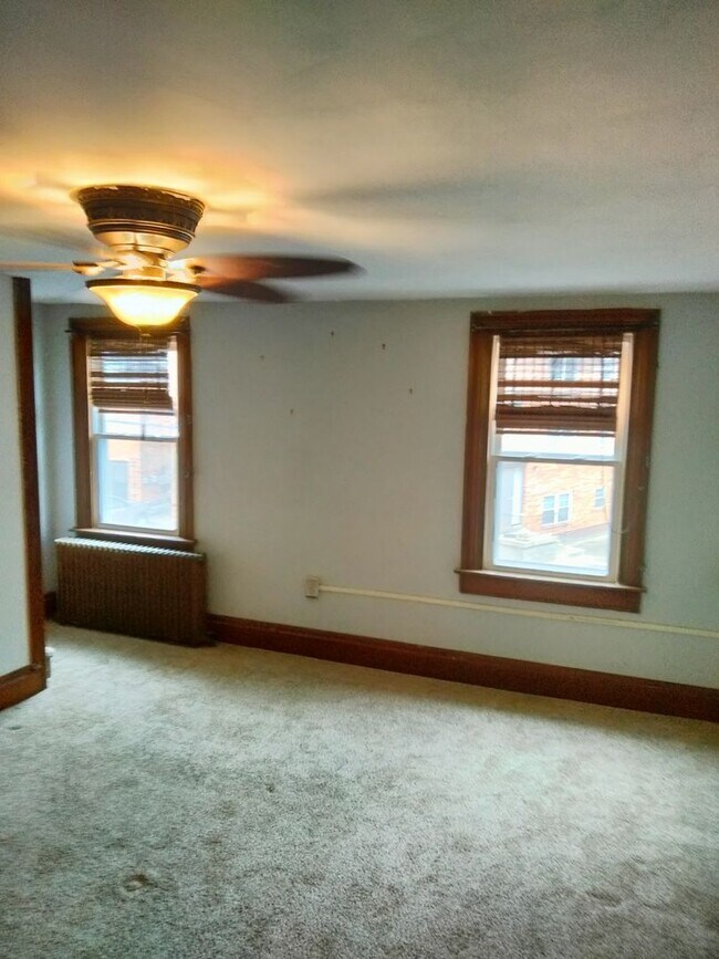 Building Photo - 9-11 Jones St.