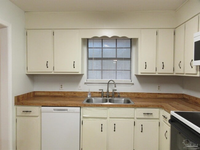Building Photo - 5060 Saints Ln