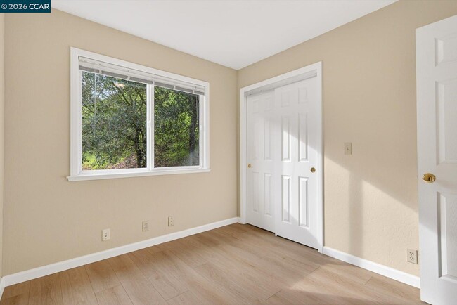 Building Photo - 261 Castle Hill Ranch Rd