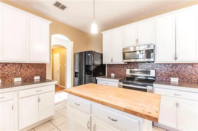 Building Photo - 5912 Deer Run Dr