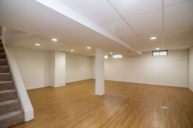 Building Photo - 2630 Glenbrook Ct