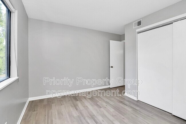 Building Photo - 10971 Harrowfield Rd