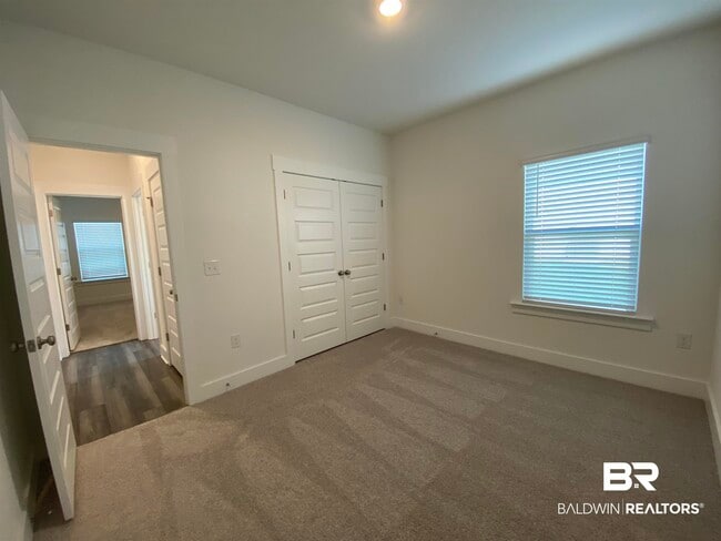 Building Photo - 510 Hardwood Ave