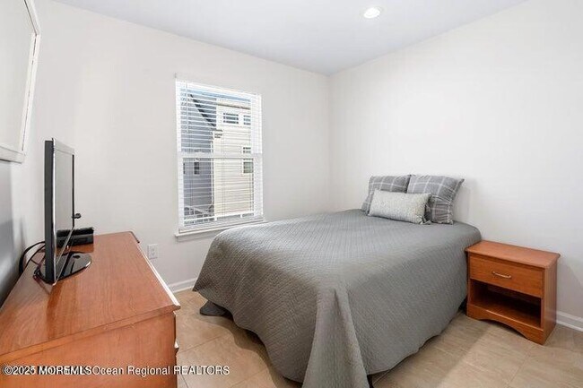 Building Photo - 109 W Pompano Way