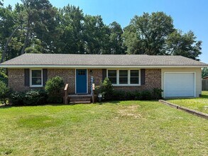 Building Photo - Tranquil 3 Bed 2 Bath Home in Raeford