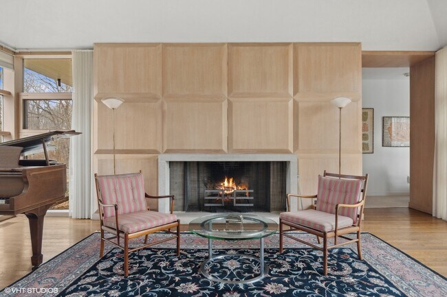 Building Photo - 155 S Deere Park Dr