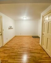 Building Photo - 24 Parkwood Dr