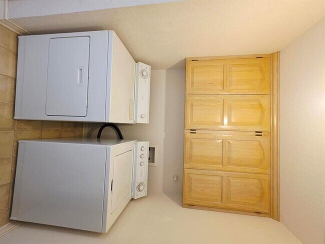 Building Photo - 651 Purple Sage Dr