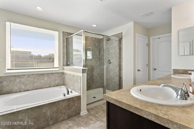 Building Photo - 3315 Ridgeview Dr