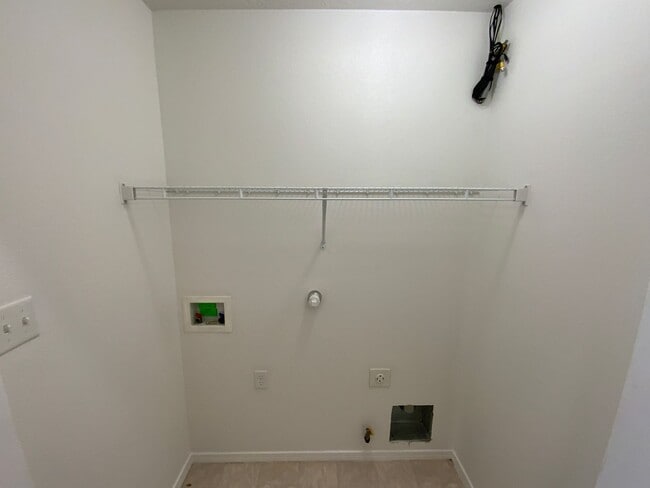Building Photo - 3 Bedroom Single Story Home Available Near...