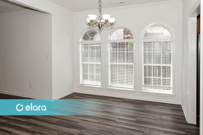 Building Photo - 518 Sussex Dr SW