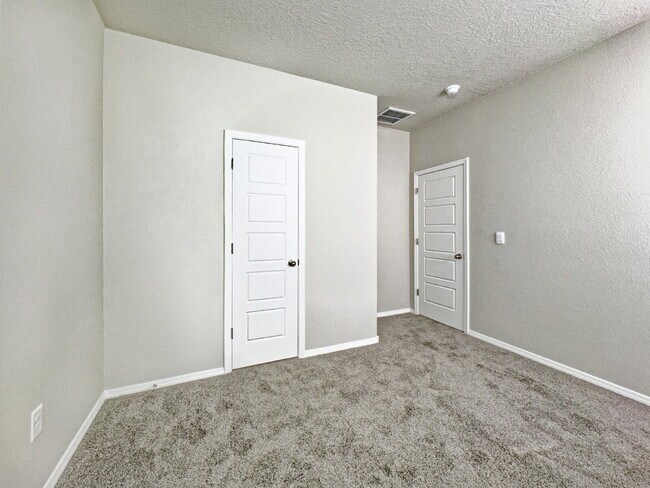 Building Photo - Newer Home in Mountain Hawk
