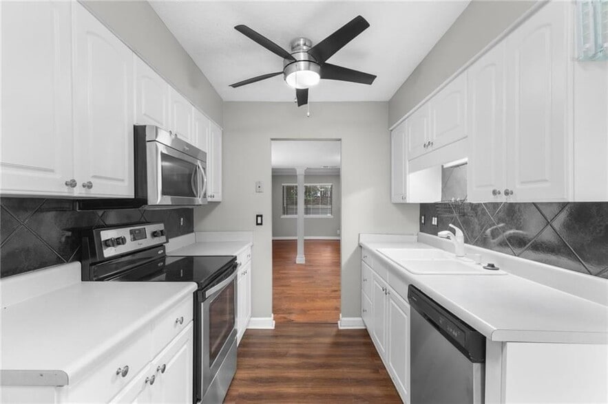 Building Photo - 2875 Torreya Way SE